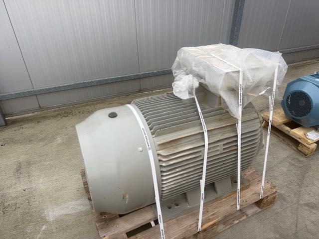 Silnik elektryczny MOLL-MOTOR 132 KW do maszyny kruszarki