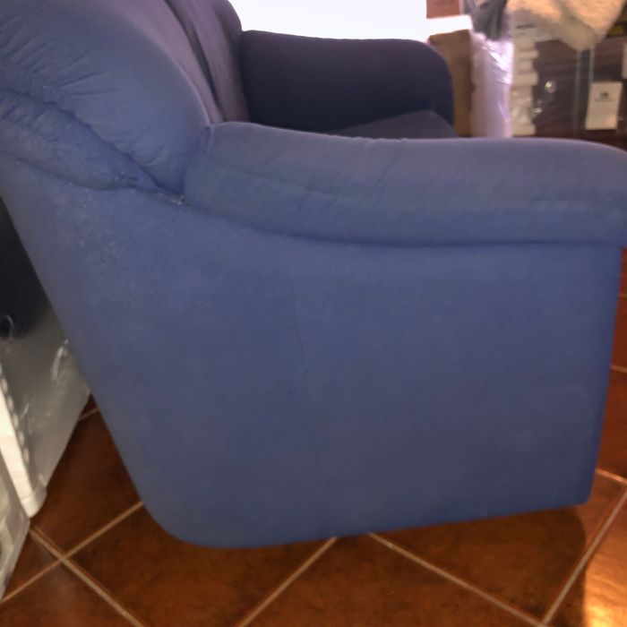 Sofá de dois lugares azul