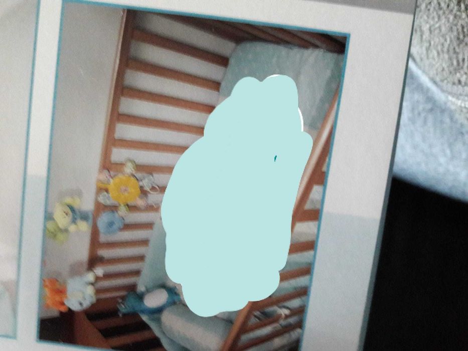 Cama de bébé com rodas e colchão