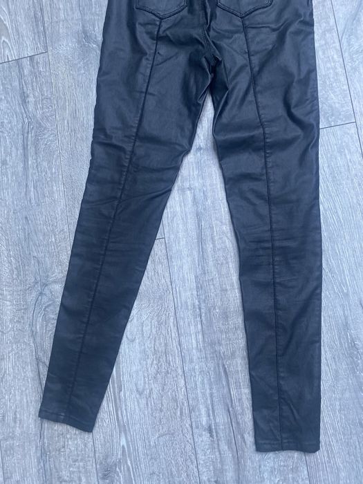 Spodnie damskie 40 MISSGUIDED , czarne woskowane