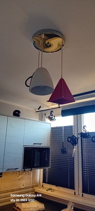 Sprzedam żyrandol kuchenny.