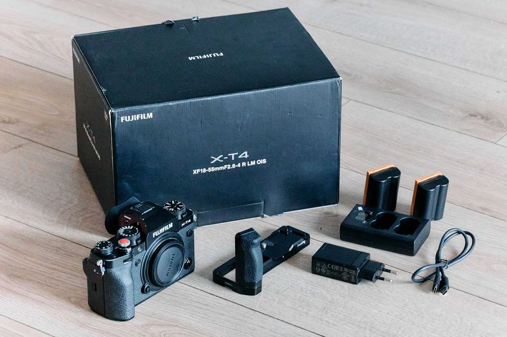 Fujifilm X-T4 + grip SmallRig + baterie