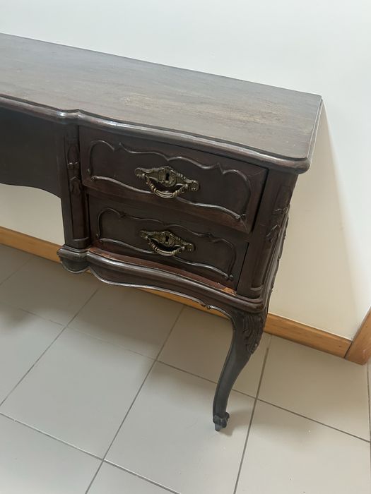 Cómoda antiga em madeira