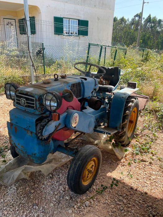 Trator Agrícola Hinomoto