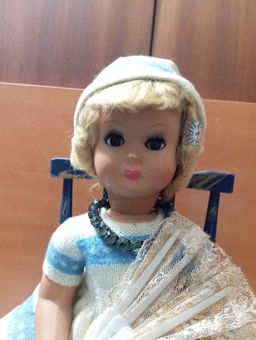 Boneca antiga articulada