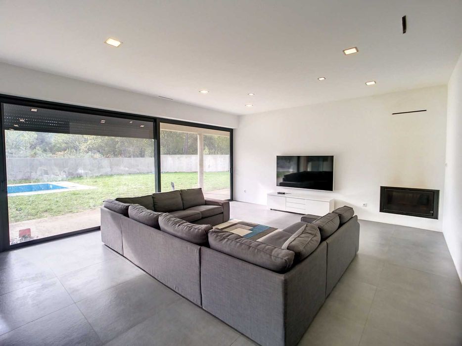 Moradia T5 contemporânea