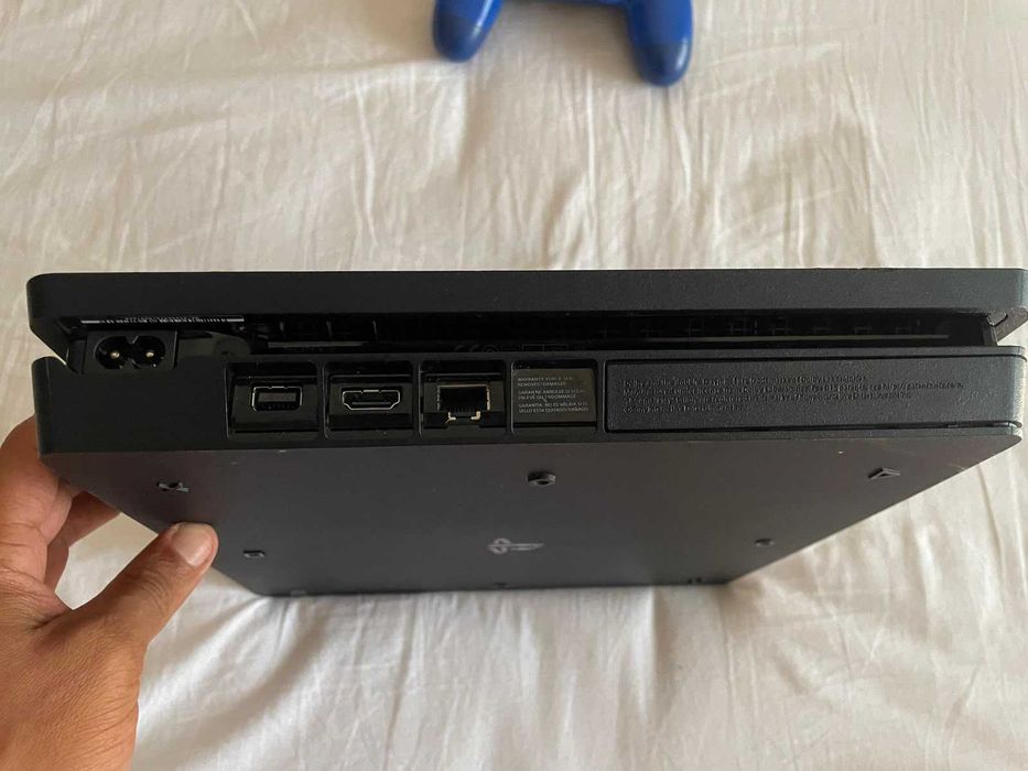 Playstation 4 em boas condições