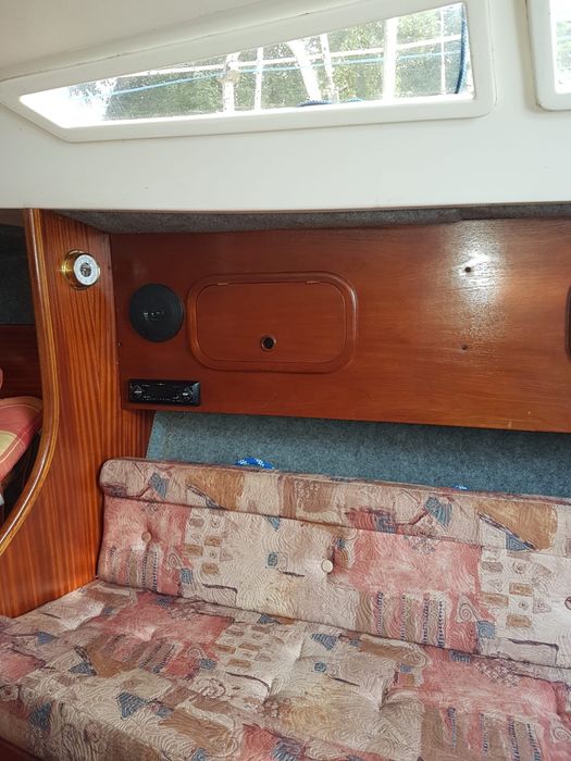 Yacht Tango Family 780 z przyczepą.