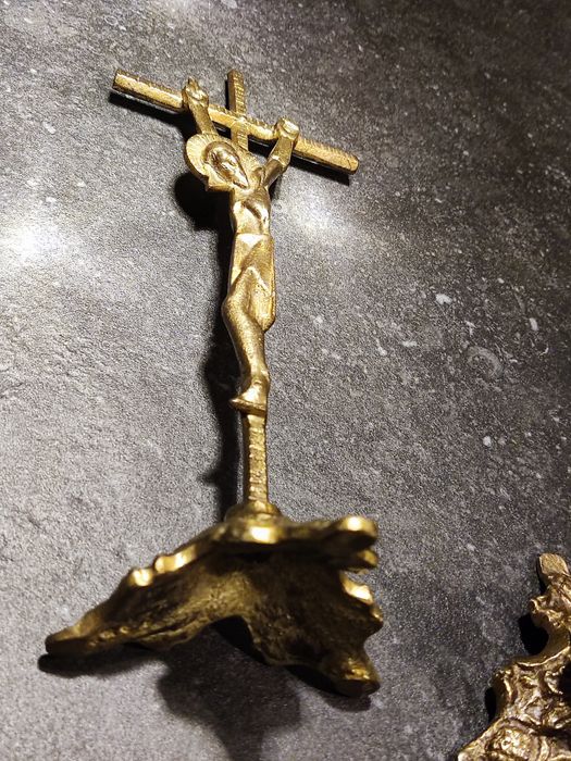 Mosiężny zestaw kolędowy: krzyż i dwa lichtarze - odlew, VINTAGE