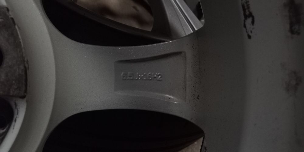 Alufelgi 6,5Jx16h2 16" z oponami, letnie