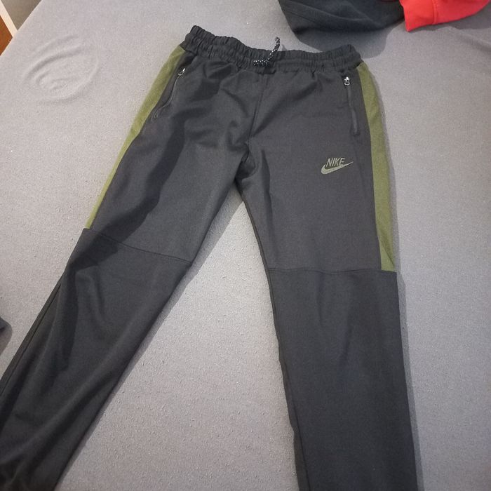 Спортивні штани Nike