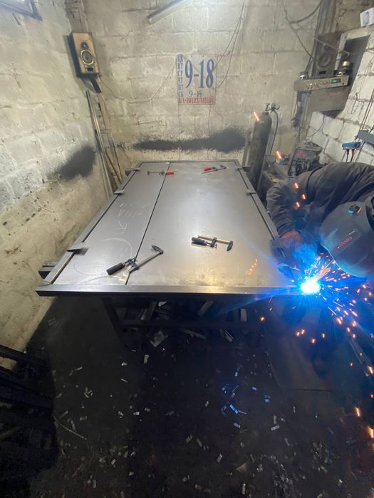 Входные двери в тамбур, металлические двери, бронированные двери