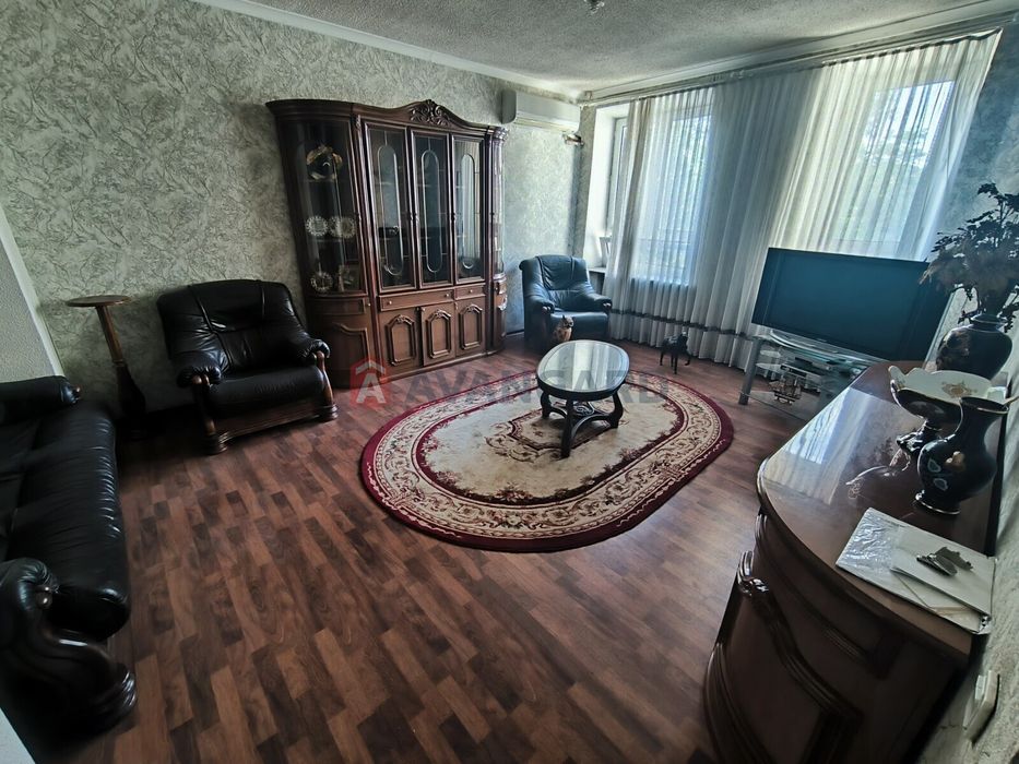 4к «сталінка» у самому центрі Кам'янського!