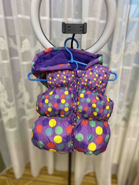 Стильная демисезонная жилетка деми жилет безрукавка на флисе в горох