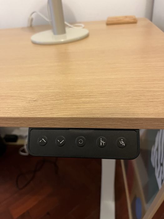 Standing desk / secretaria elevatoria