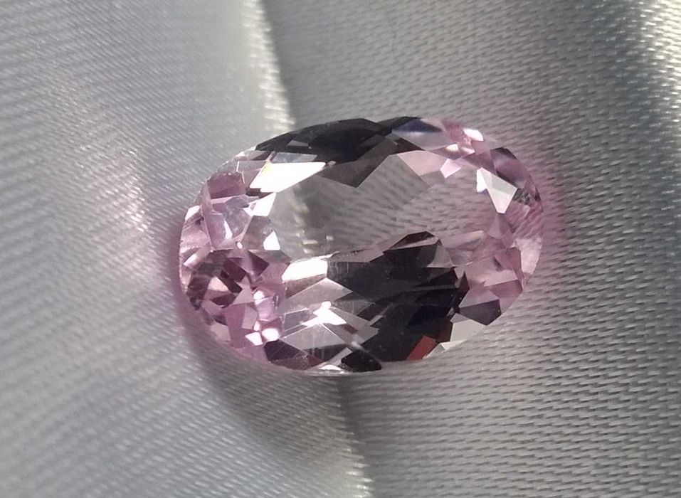 Szafir różowy 5.5 CT - 12.5 x 8.5 mm