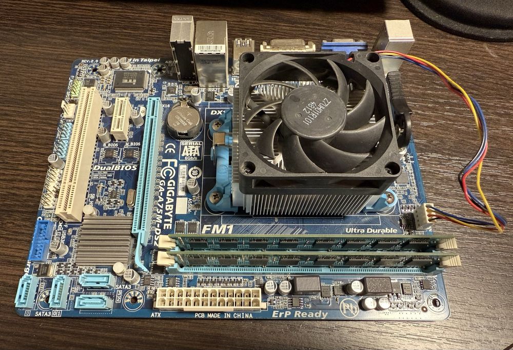 Материнська плата Gigabyte + процесор + ОЗУ