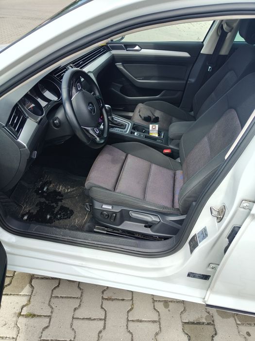 Passat b8 2.0tdi 190ps 2015 najtańszy na Olx koła 18cali .