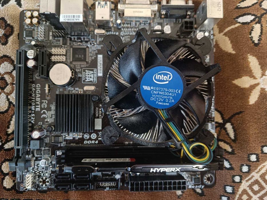 Материнська плата GA-H110M-S2V разом із процессором, куллером і ОЗП