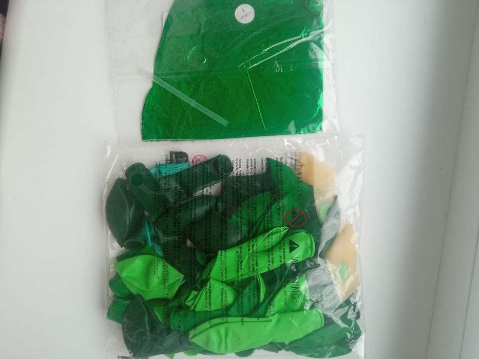 Набір повітряних кульок та цифра 8