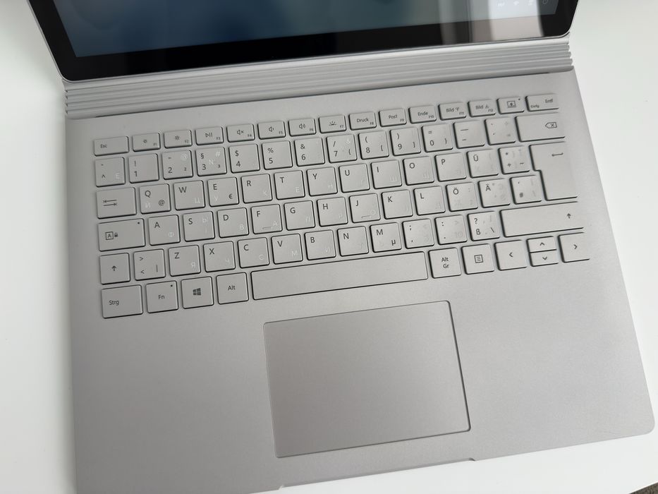 Продам Microsoft Surface Book 2 i7 ідеал