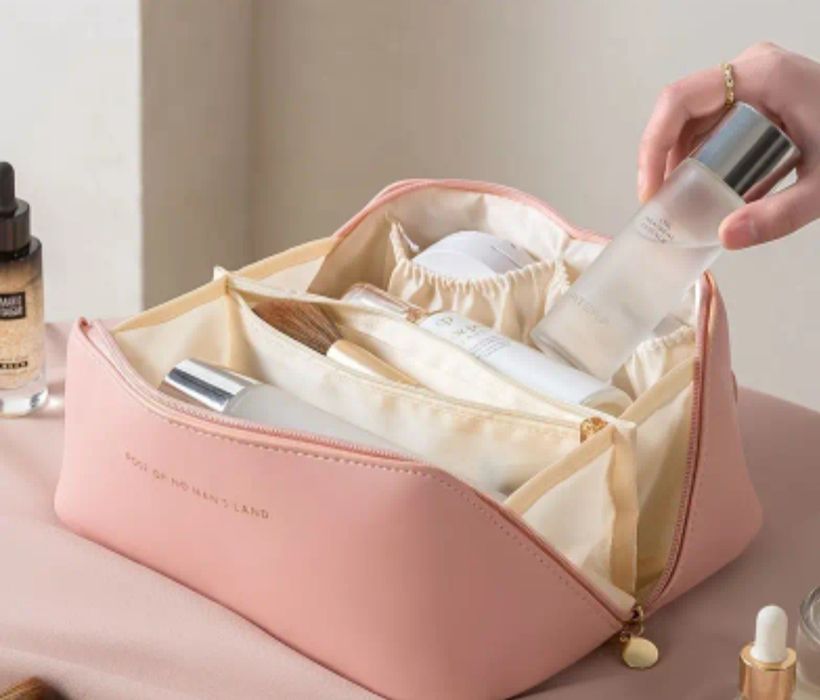 Косметичка розовая нов