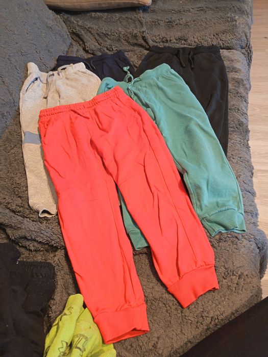 Sprzedam 5sztuk spodni dla chłopca 116