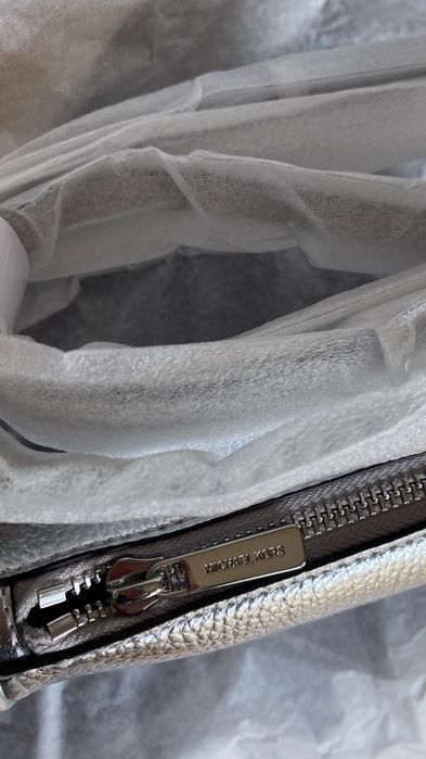 Bolsa pequena totalmente nova Michael Kors.