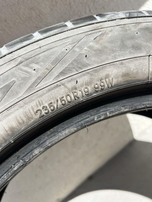 235/50/19 Toyo Tires 2 pneus