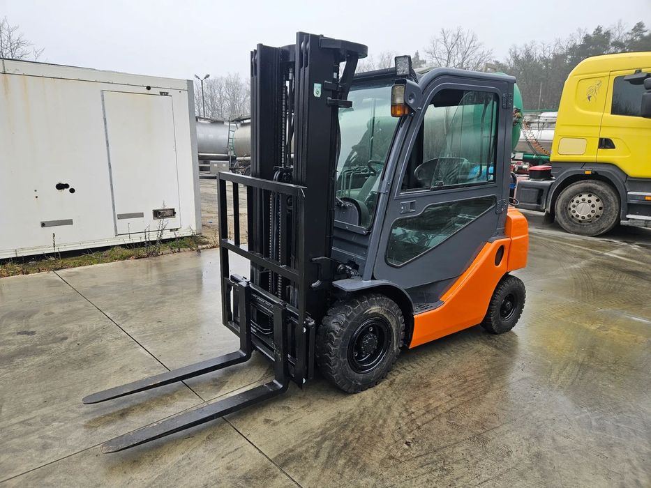 Toyota 02-8FGF20  Wózek widłowy Toyota 02-8FGF20