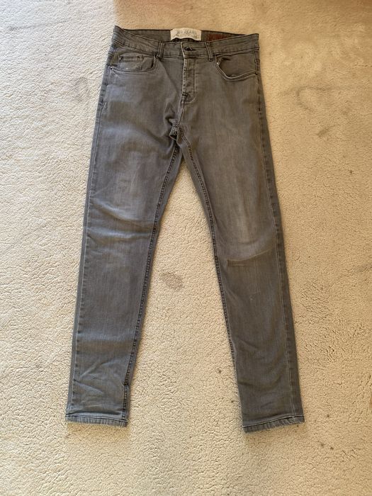 Calcas skinny cinzentas