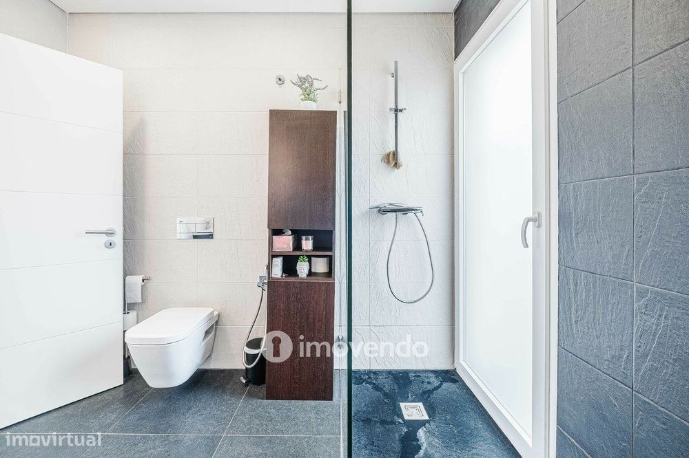 Moradia T3+1 moderna e exclusiva, com garagem e jardim, em Porto Salvo