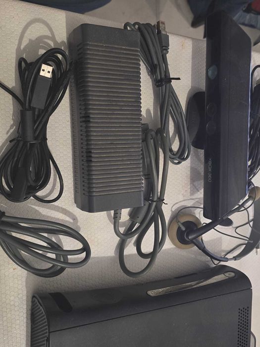 XBOX 360 "chipada" rola jogos gravados com todos os extras