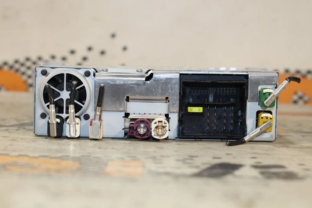 Rádio / auto-rádio BMW 1 (F20)