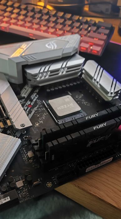 5800x3d, Asus Rog Strix b550-a gaming, FURY Renegade DDR4 32GB 3600MHz