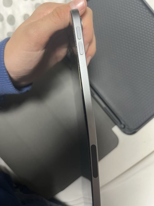 Ipad 10th genartion com cabo e capa