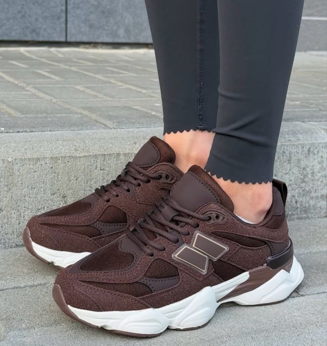 Кроссівки шоколадні жіночі