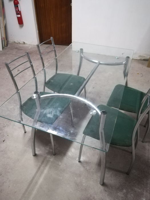Mesa e.cadeiras de cozinha