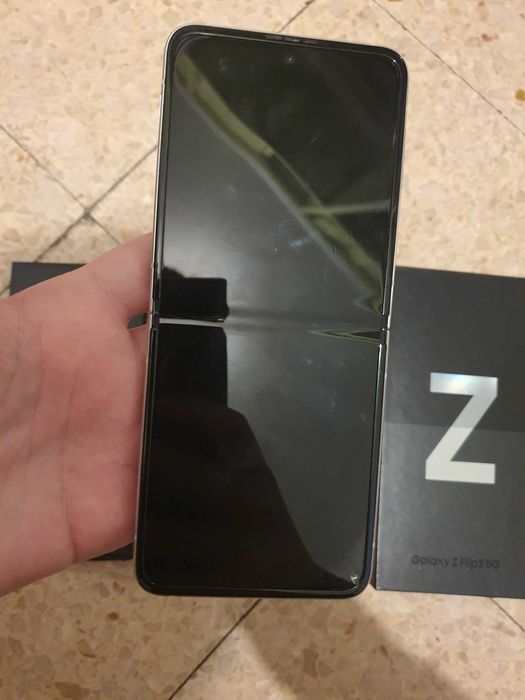 Samsung Galaxy Z Flip 3/5G com ecrã partido