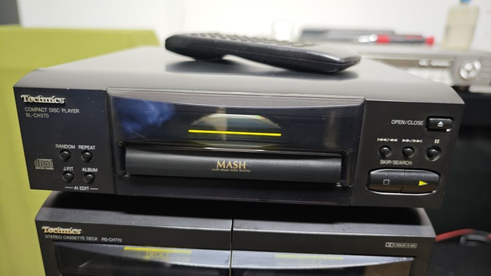 Mini sistema som Technics CH570