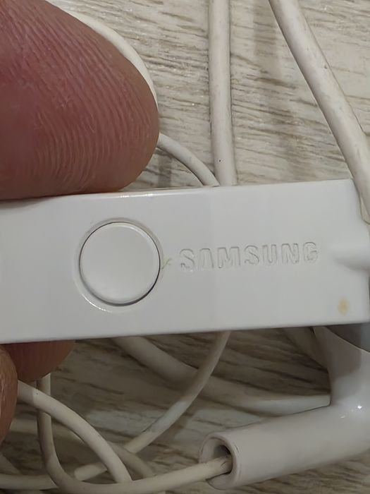 Sluchawki Samsung z pilotem