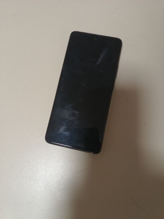 Телефон Motorola g72  не працює.