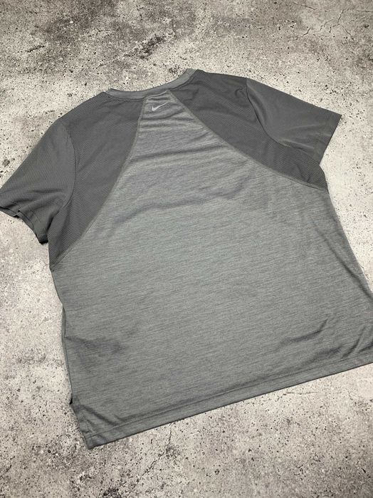 Жіноча термо футболка для занять спортом Nike Miller Dri-fit L