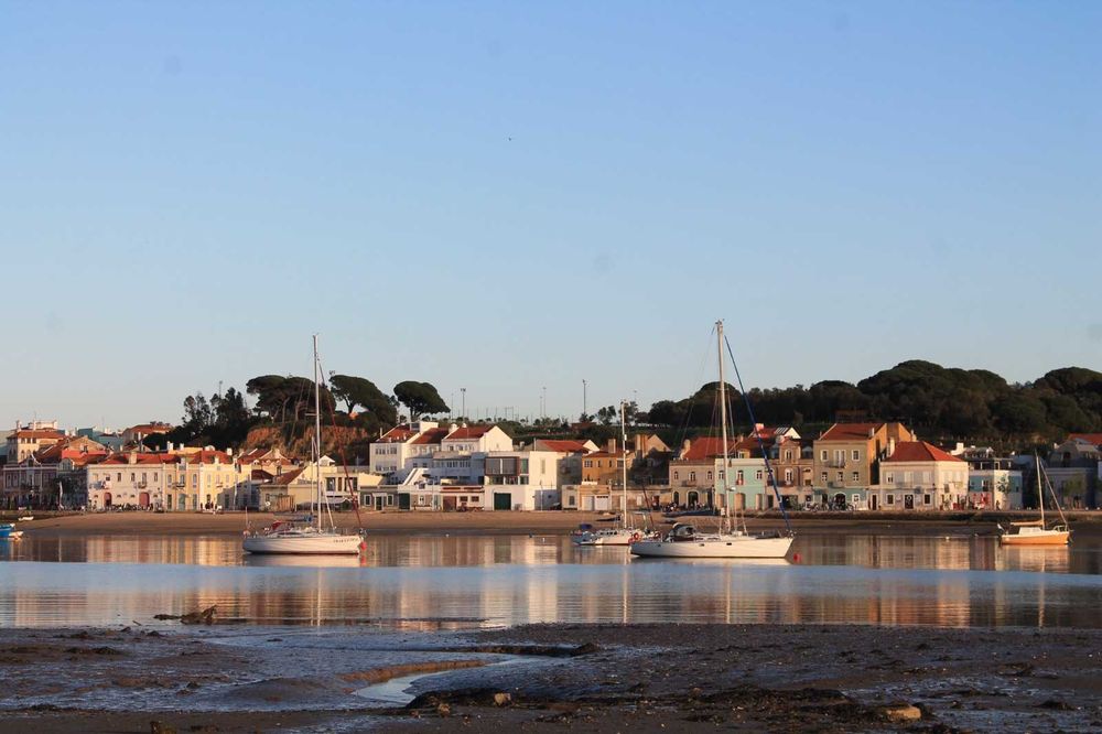 Seixal. Quarto para 1 pessoa. Em moradia.