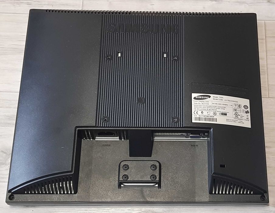 Монитор 17" Samsung 720N
