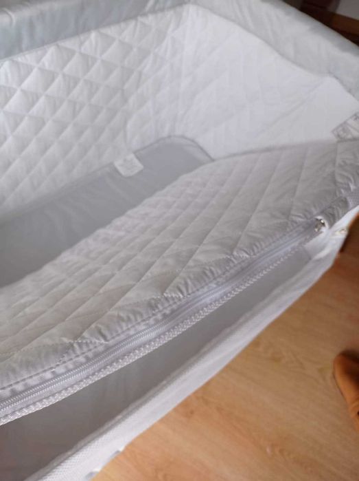 Cama asalvo para bebé...que pode ser encostada a cama de adulto.