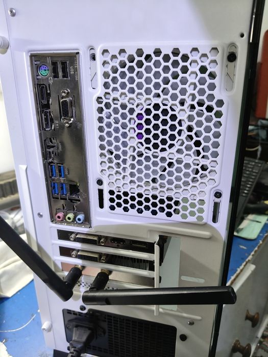 Vendo torre branca.bem estimada