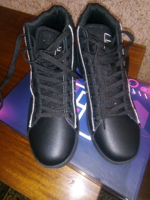 Продам жиночи полуботинки