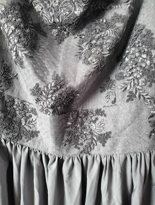 Piękna suknia weselna duża