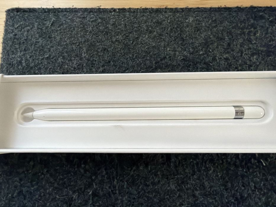 Apple pencil lightning